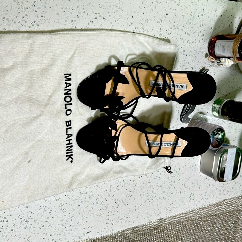 Beautiful classic black lace up heals - Picture 3 of 6